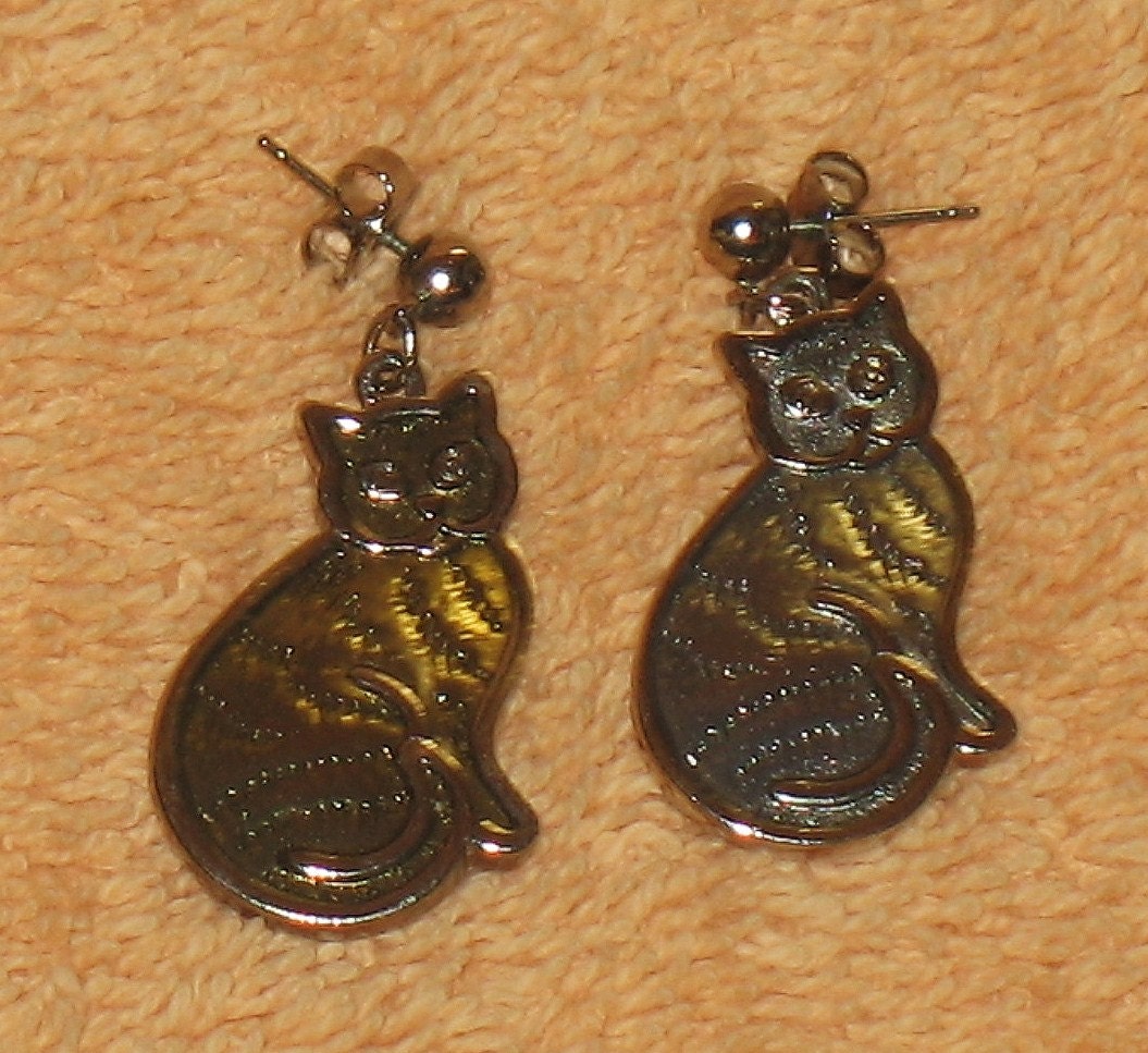 Vintage cat earrings GOLD TONE by Catloversdream on Etsy