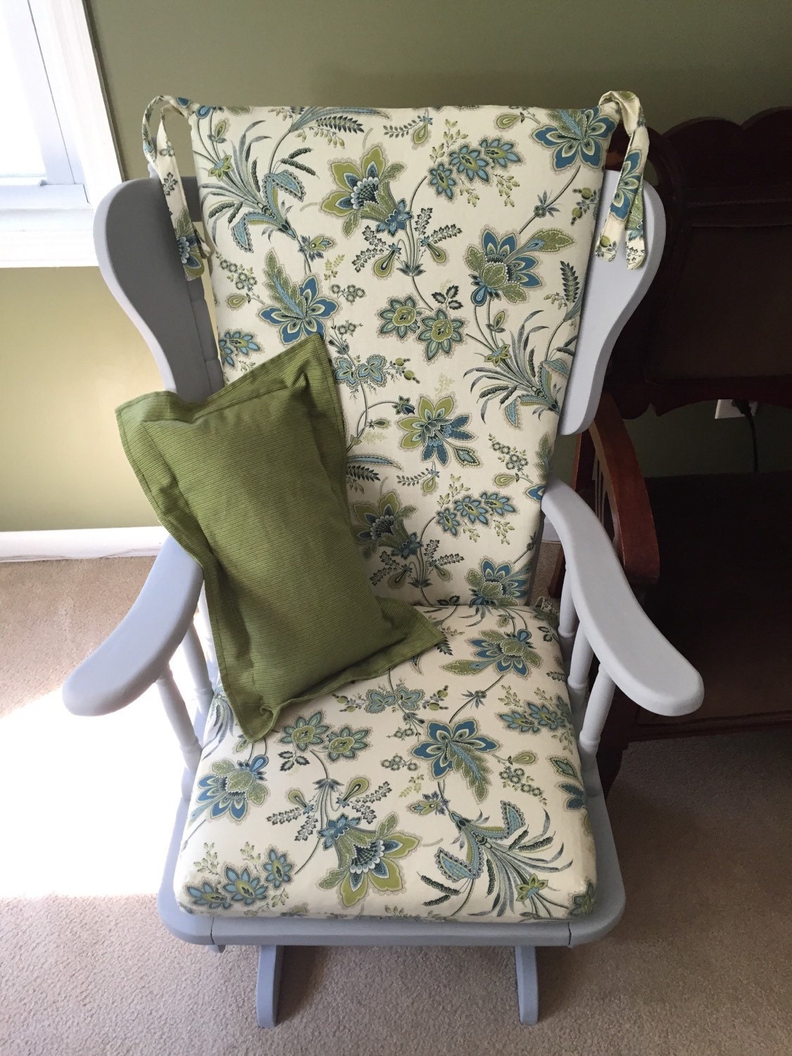 Refurbished rocking chair in antique grey. by CreativefurniturebyM