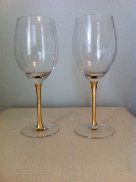 Gold leaf stemmed wine glasses