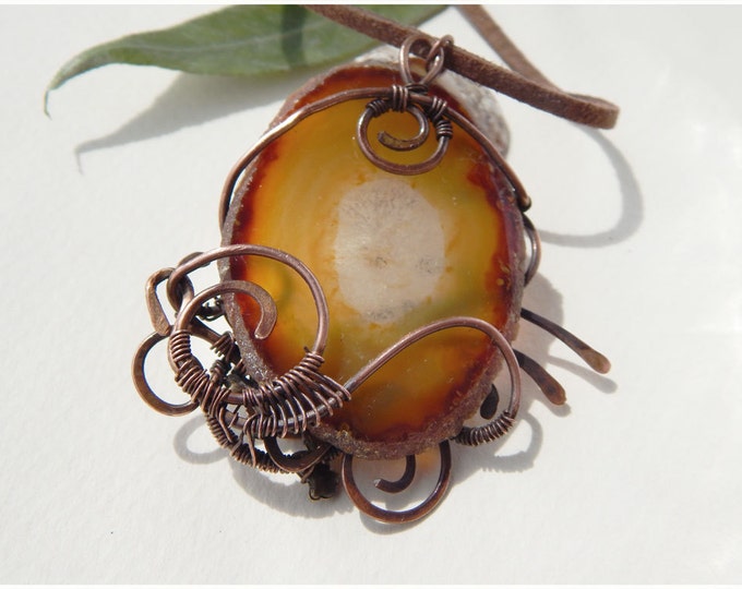 Stone Cut Necklace Agate Copper wire pendant