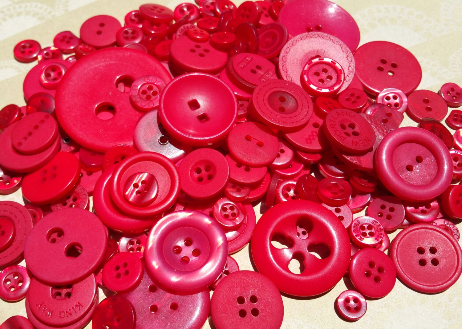 Red Buttons Assorted Round Sewing Bulk Button 120 Buttons