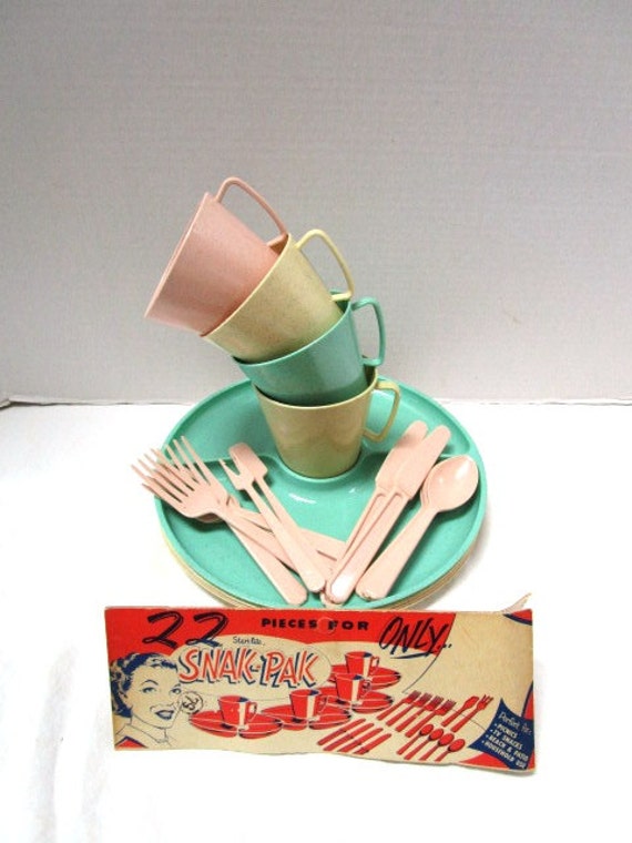 cups Plates  Sterilite vintage  Vintage Set, Flatware  20 Cups Unused New Picnic picnic pc