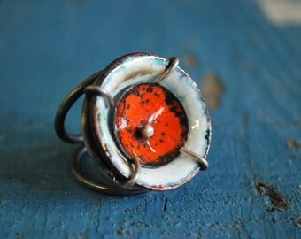 Bague en argent massif et émaux sur cuivre blanc et orange
