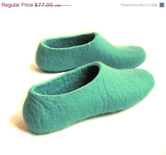 felted wool slippers, wool boots, cat beds: christmas in july