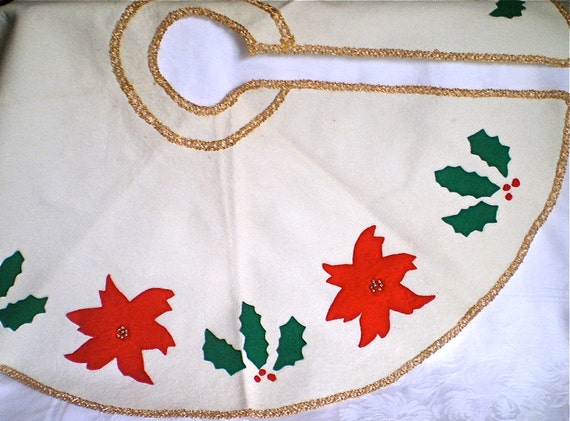 christmas tree skirt winter white felt red by vintagedottirose christmas tree skirt winter white felt red by vintagedottirose