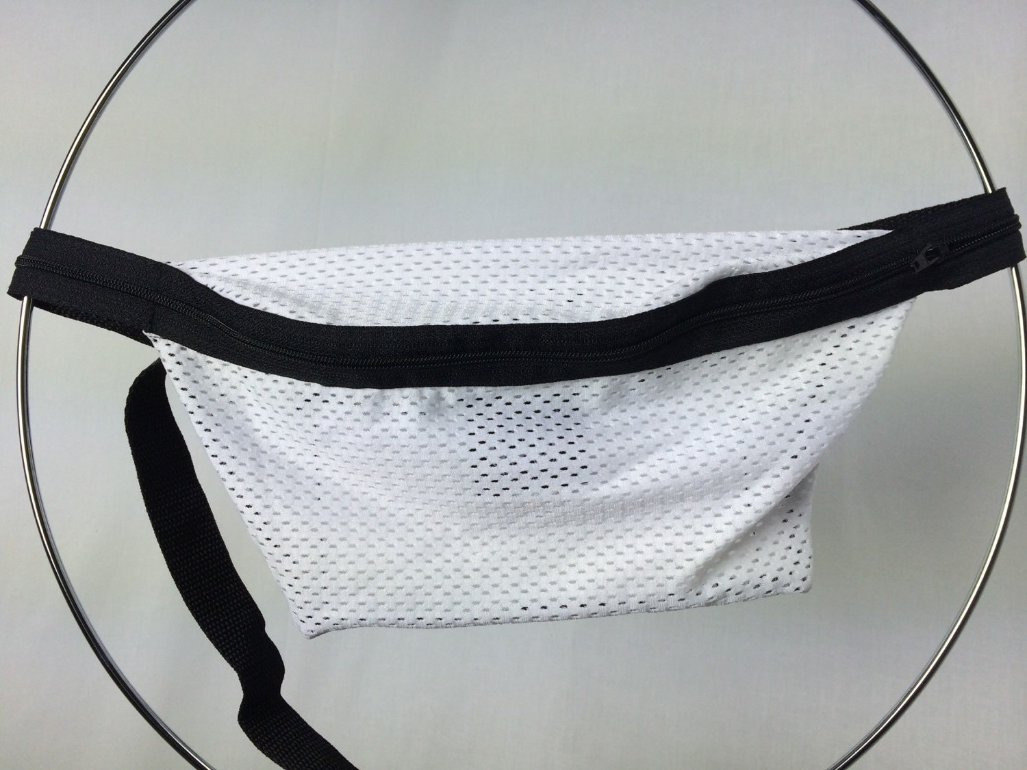 White Athletic Mesh Fanny Pack / Adjustable Strap