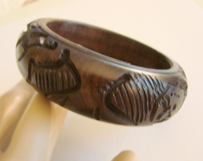 Chunky Deeply Carved Wide Wood Bangle Bracelet / Retro / Vintage Jewelry / Jewellery