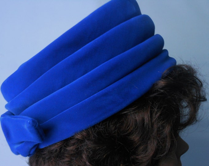 1950s 1960s turban pillbox hat blue velvet with bow in back, United Hatter Cap and Millinery Union vintage