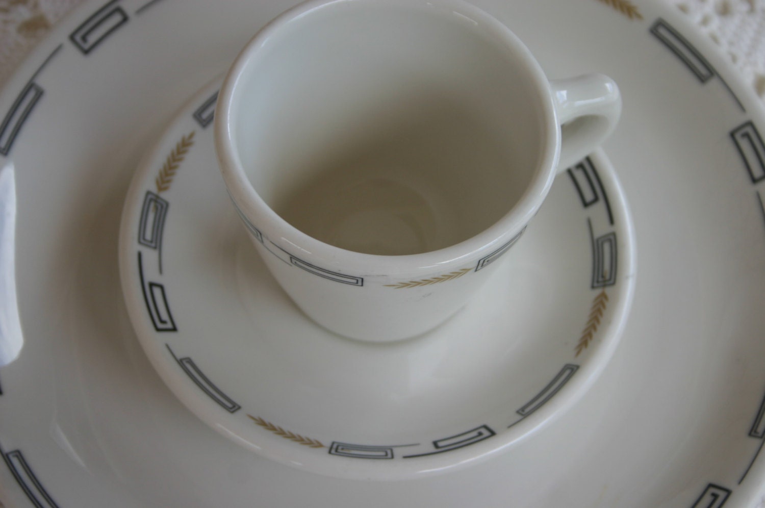 Syracuse China 1960’s DeVille Greek Key Black Gold Wheat Pattern 3 Piece Restaurant Ware Set