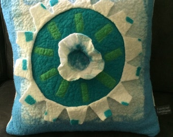 Felted pillow cover - kussenhoes v vilt