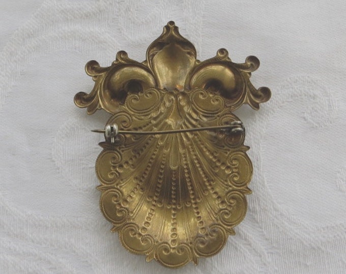 Vintage Fleur de lis Brooch, Shell Detail, Fleur di Lis Heraldic Pin, French Style, Vintage Heraldic Jewelry