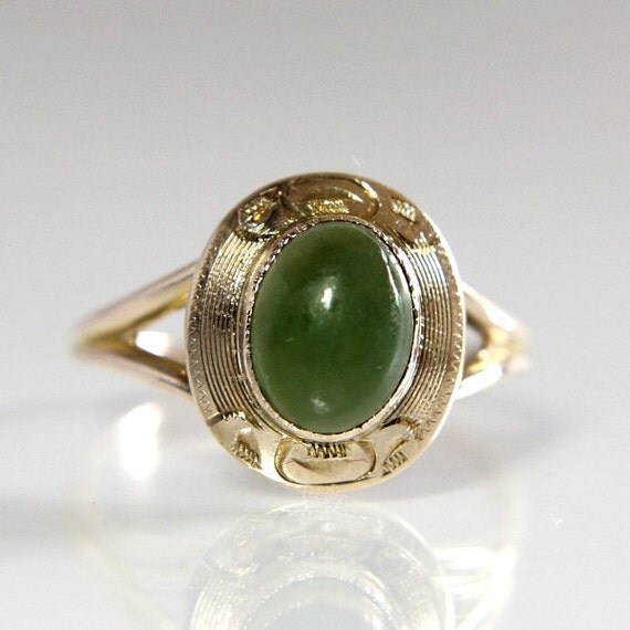 Vintage Jade Ring 10K Yellow Gold Size 6 1/2 Hand Engraved