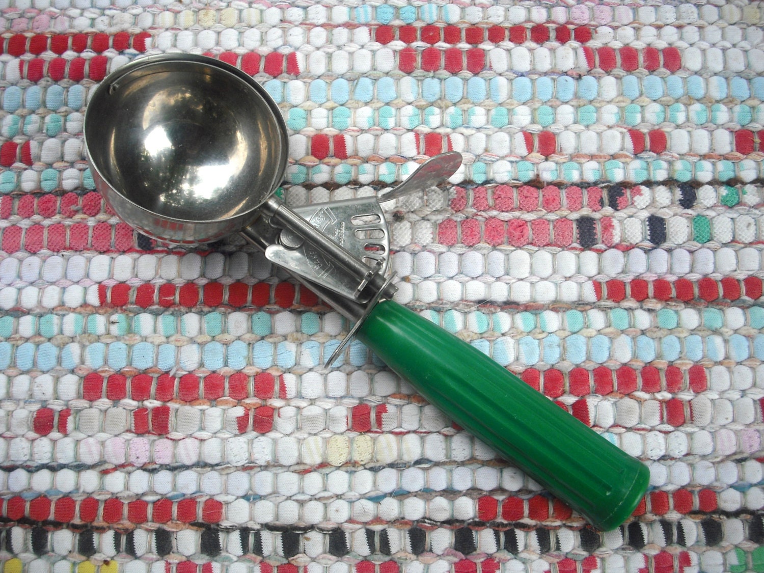 SALE Vintage GREEN Retro Lever Ice Cream Scoop With Green Bakelite