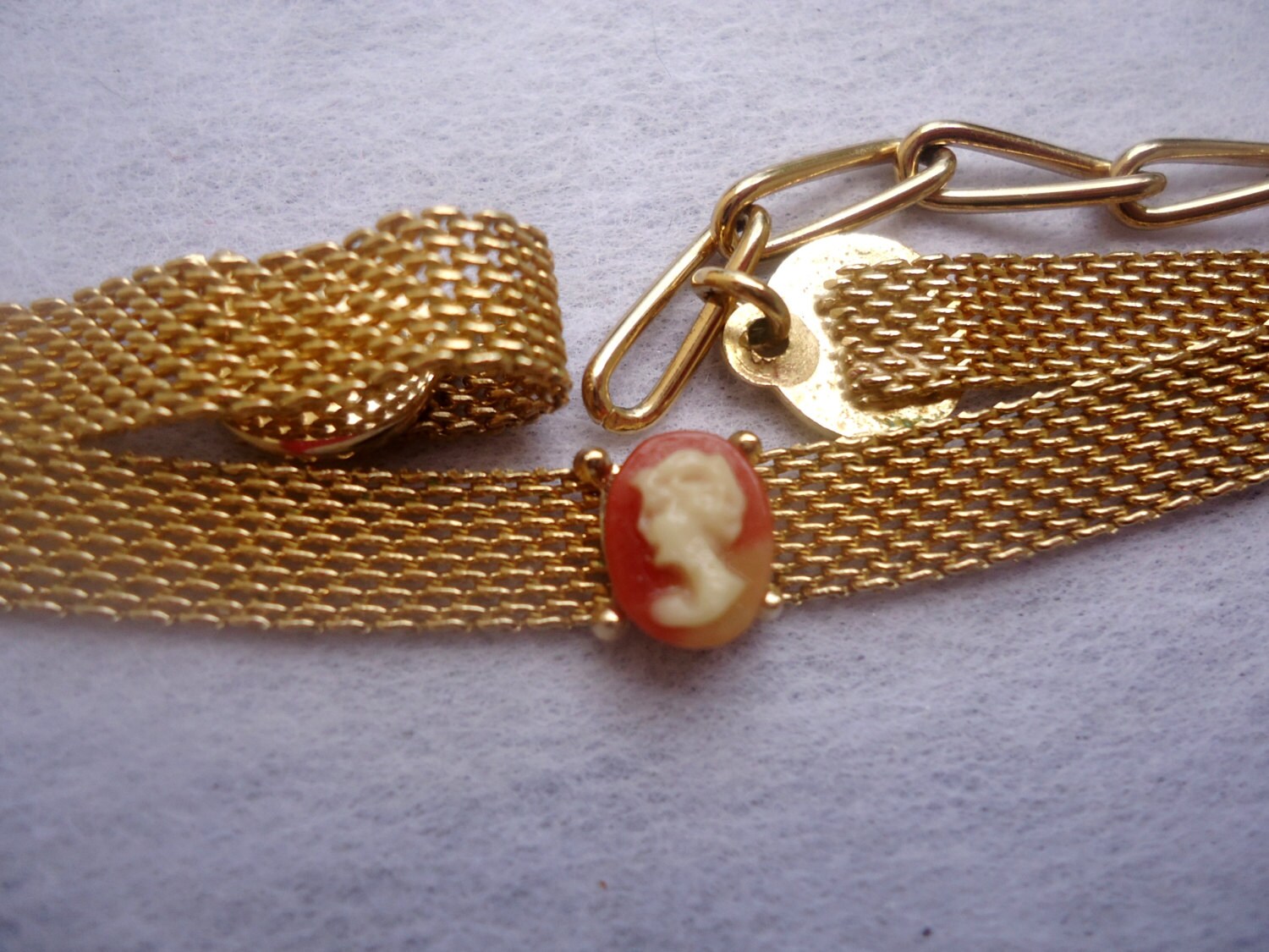 Vintage Gold Tone Mesh Choker Necklace with Cameo Circa