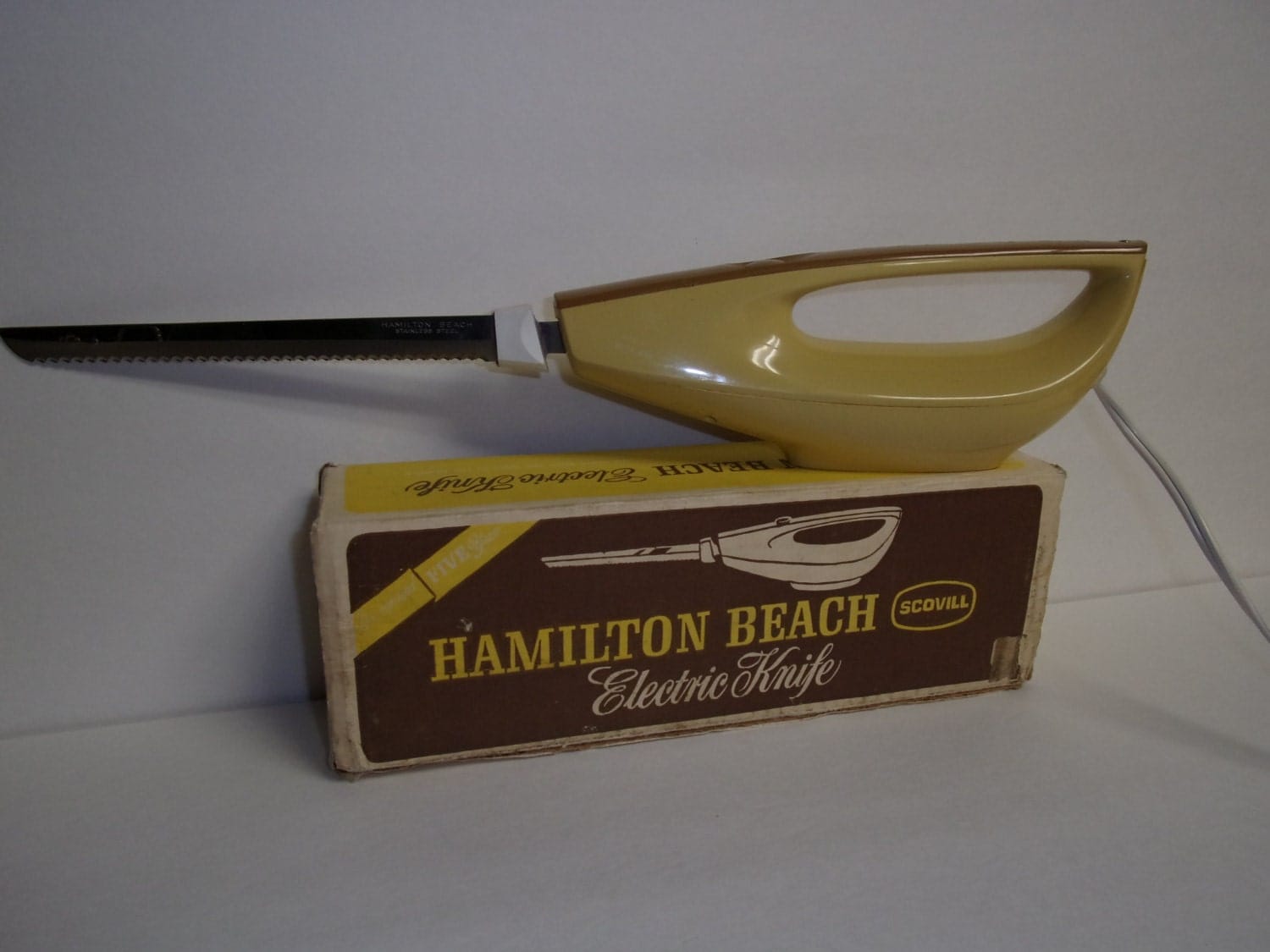 Vintage 1970s Hamilton Beach Electric Knife by VintageWayTreasures