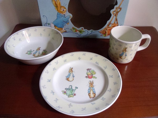 wedgwood peter rabbit miniature tea set