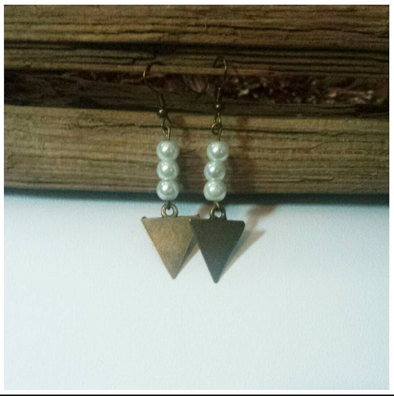Triangle dangle earrings with pearl white by ChiChisKreations