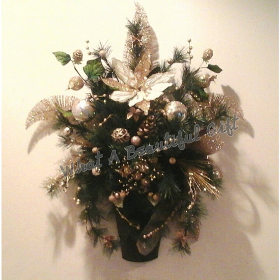 Christmas Floral Wall Sconce Wall Planter by GiftsByWhatABeautifu