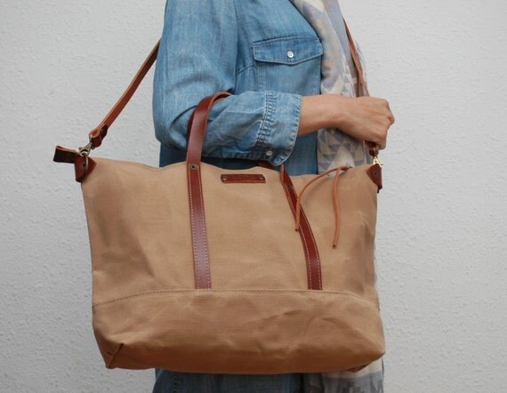 waxed canvas bag with leather handles and closuressand color