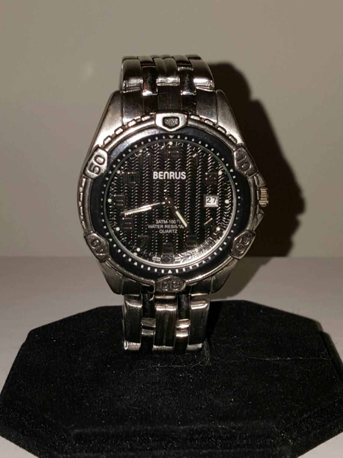 Benrus quartz movement batterypowered men’s vintage wristwatch