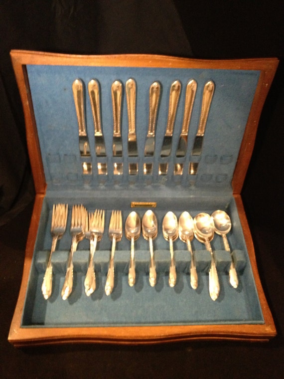 Items similar to 46-Piece Set of Wm Rogers and Son 