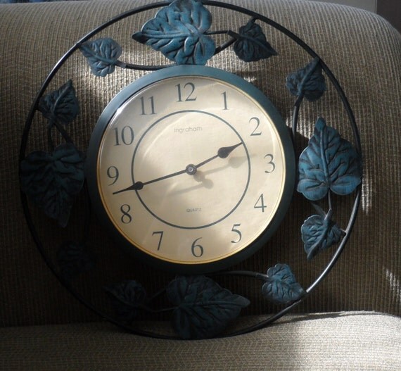 Vintage INGRAHAM WALL CLOCK / Metal Ivy Leaves Trimmed