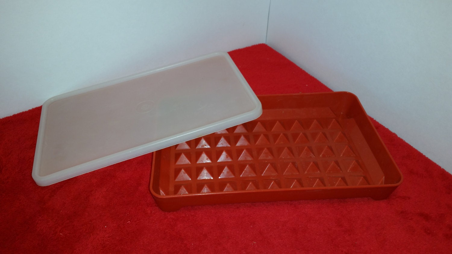 Vintage tupperware hot dog keeper / tupperware hot dog