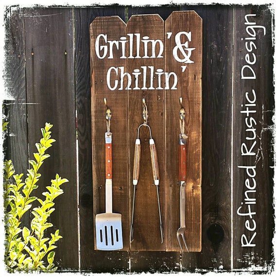 Items similar to Grillin' & Chillin' Outdoor Summer BBQ Sign. Rustic ...