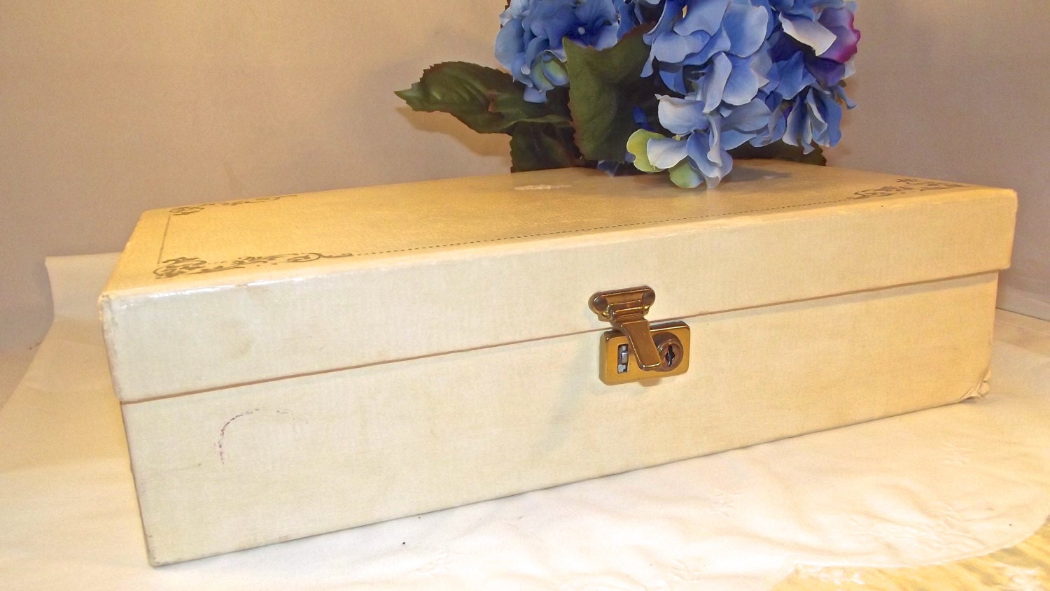 Vintage Hard Cardboard Jewelry Box 1950s by sistersvintageattic