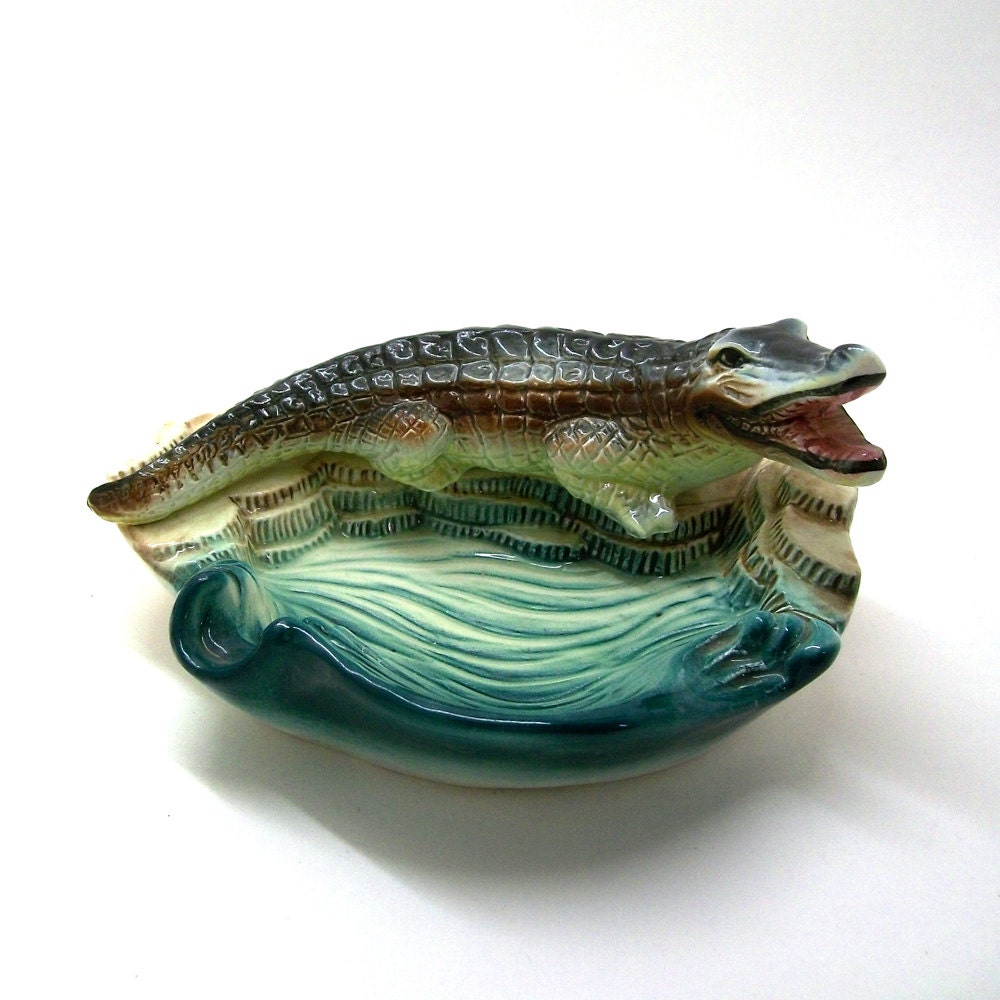 Alligator Soap Dish or Ceramic Cigar Ashtray no text