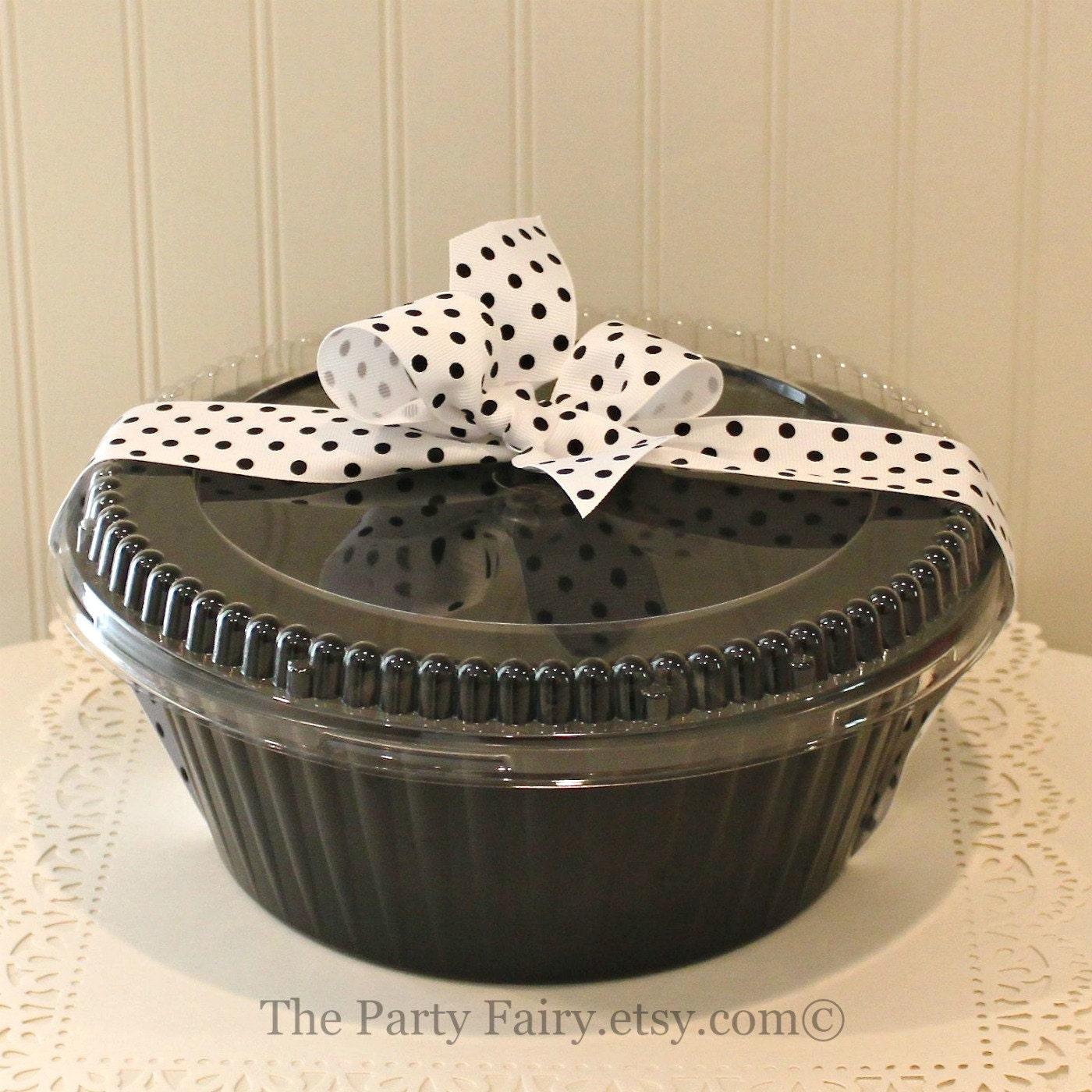 Cake Pan 3 Black Bundt Cake Pans with Lids 10 Inch Round