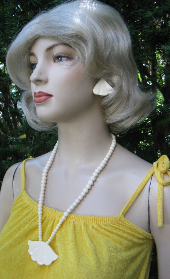 Vintage 80s <b>Karla Jordan</b> Bone Plastic Abstract Fan Necklace &amp; Earrings Demi <b>...</b> - il_570xN.791222541_1yd6