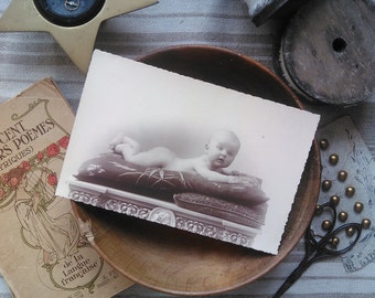 French antique photography little baby on cushions card memories 1920s