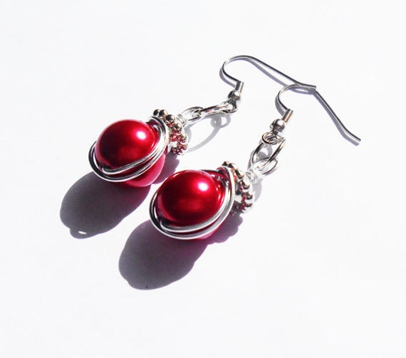 Beaded earrings Queen of hearts dangle earrings by KingsfieldInn