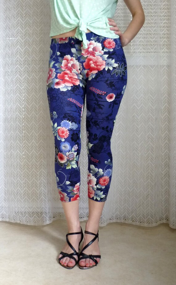 Womens Yoga Leggings Capri Leggings Navy Blue by HuggingBearr