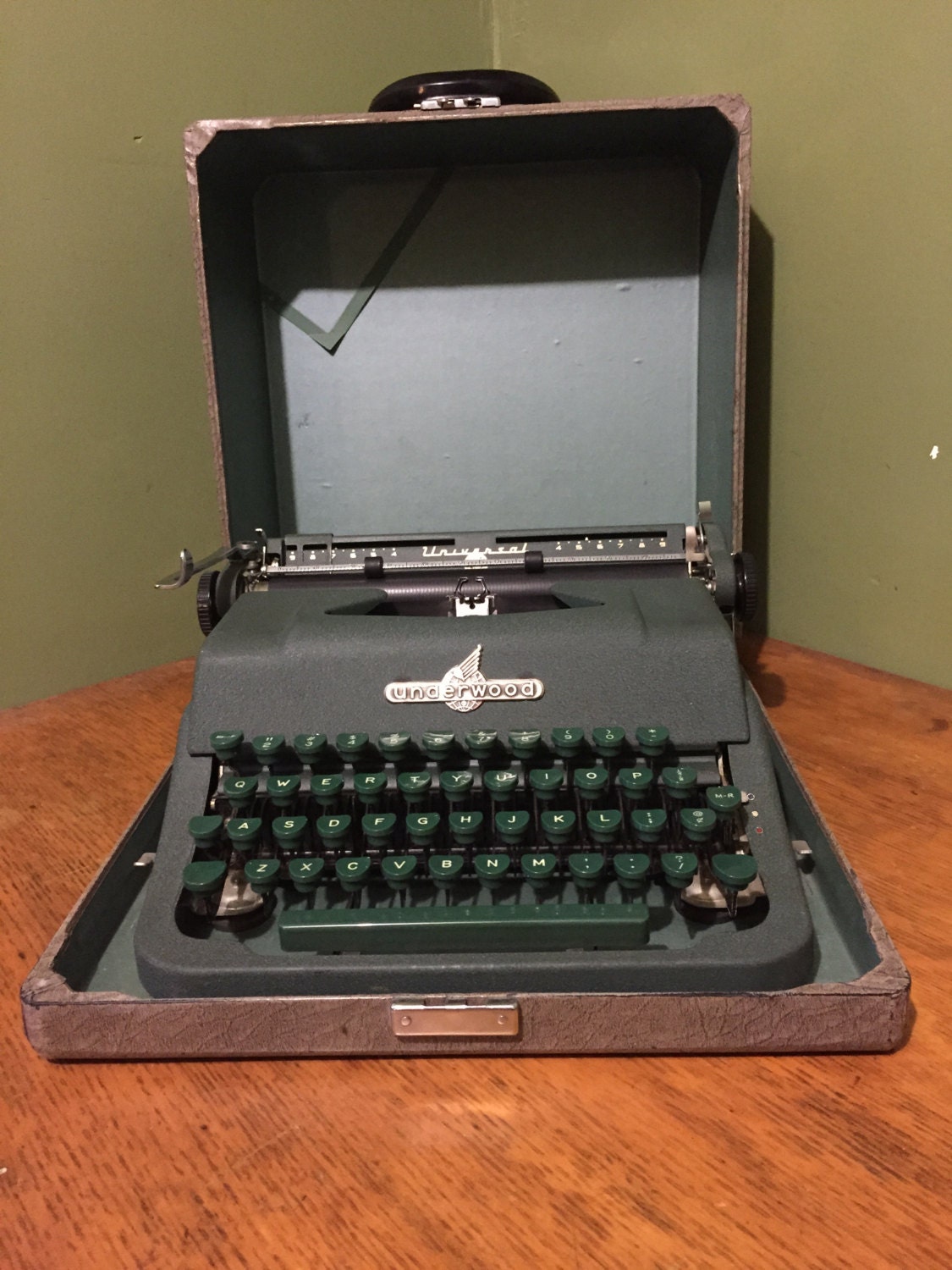 vintage underwood typewriter 1940s