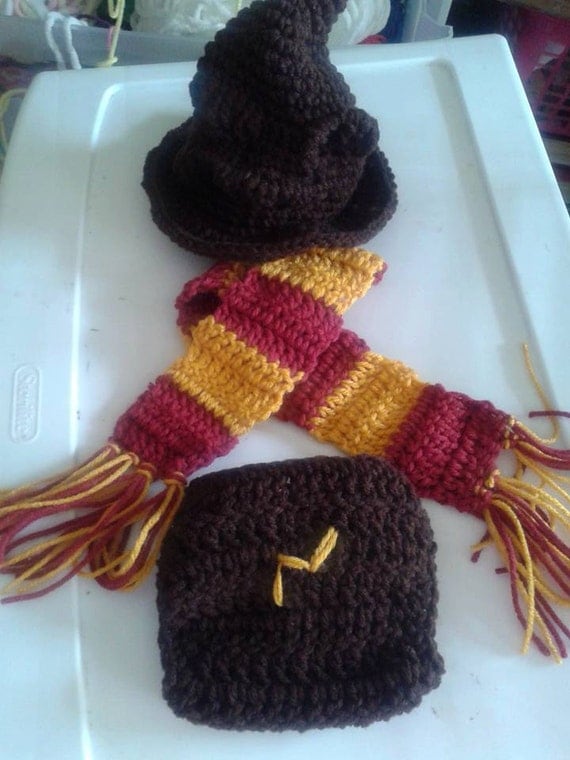Crochet Harry Potter baby set inspired by. Harry potter baby.