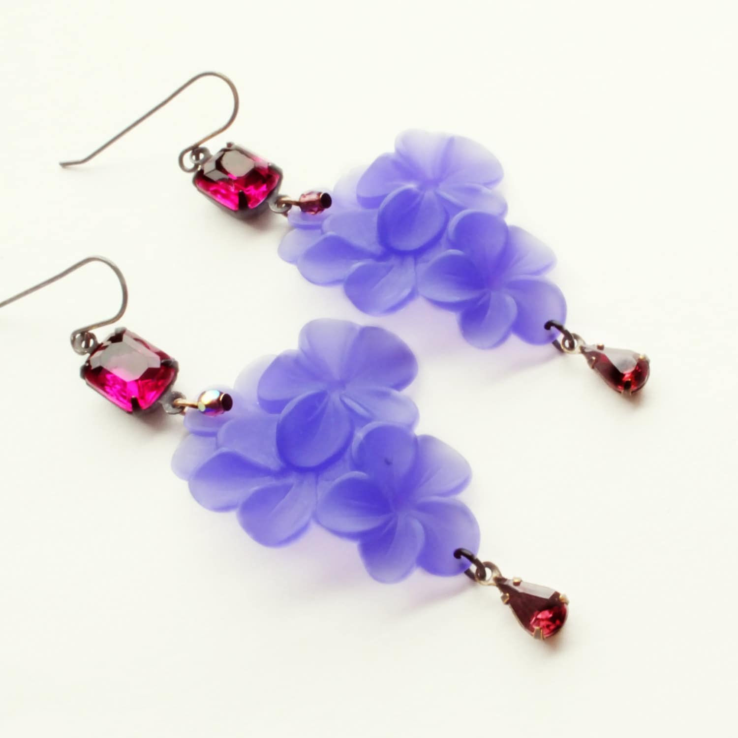 Lilac Flower Earrings Vintage Purple Lucite Flowers by skeptis