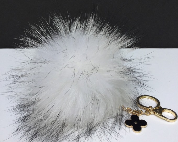 Fur Pom Pom keychain luxury bag charm pendant clover flower keychain keyring in crisp white with natural tips