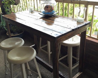 Customised furniture and household items made from reclaimed wood and pallets