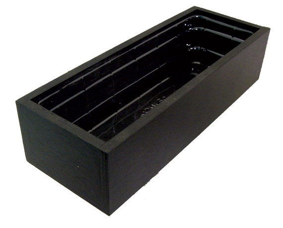 Wood planter box in Black