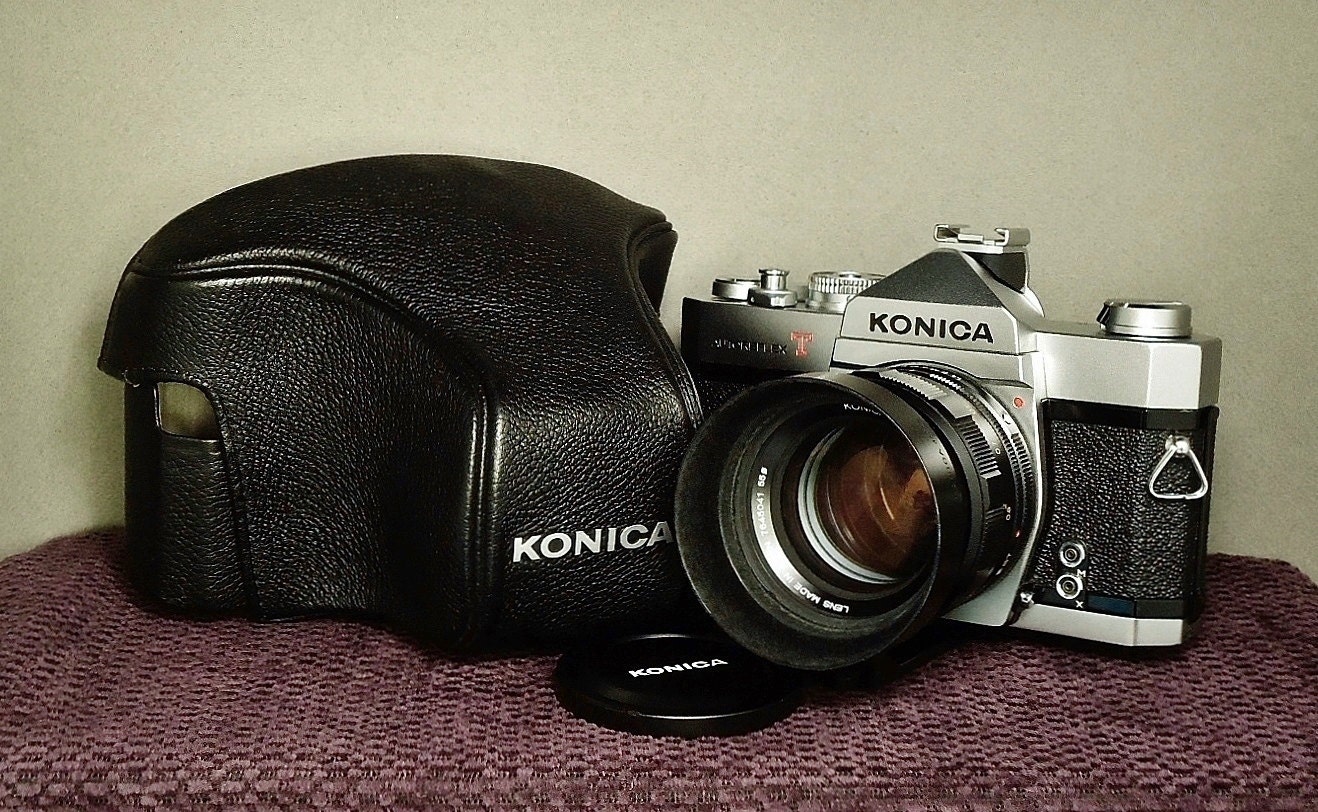 Vintage KONICA AUTOFLEX T 35mm SLR Film Camera with Case