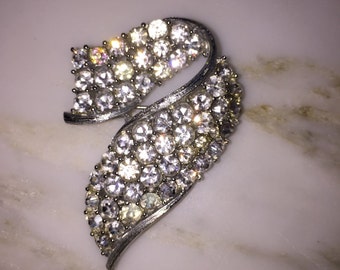 Vintage Lisner silver tone rhinestone brooch