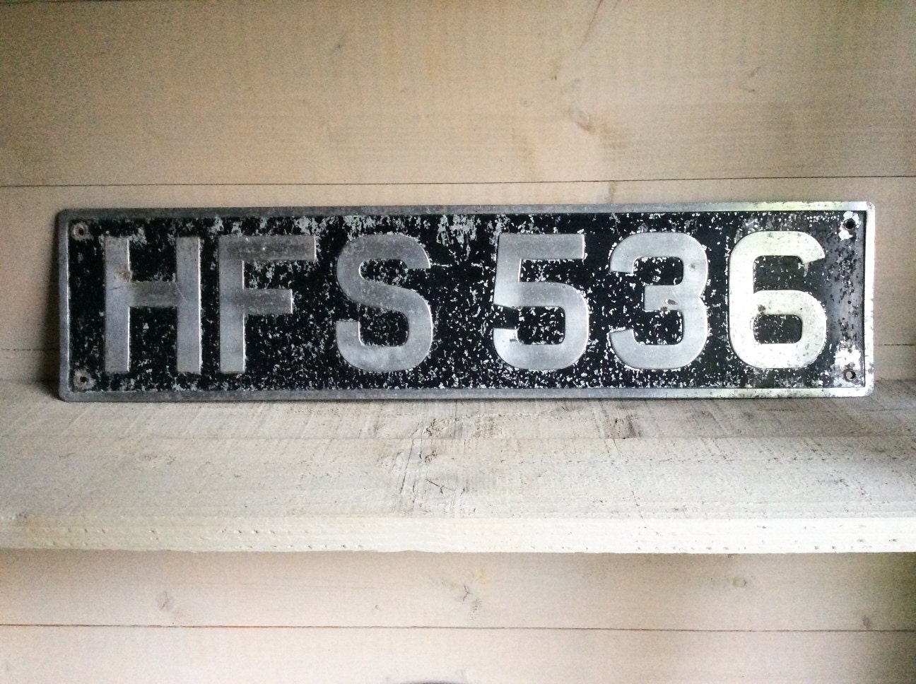 vintage-classic-car-registration-plate-old-uk-classic-car