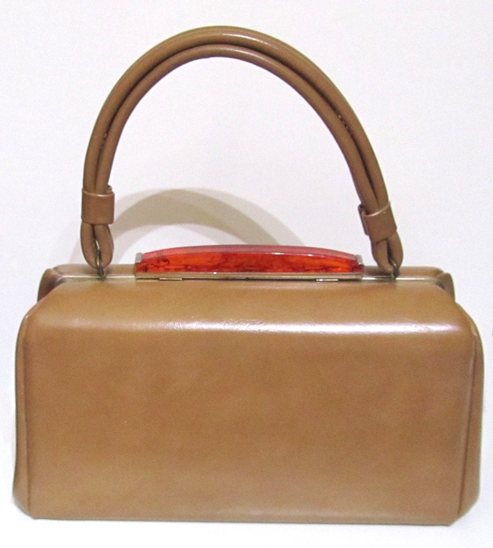 Vintage camel color 1960s handbag/purse by TulaMaesProclivities
