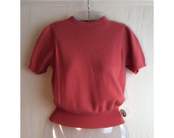 X-SMALL to Smaller MEDIUM Cashmere Lovely Coral Colored Vintage 1940s or 1950s Short-Sleeved Sweater