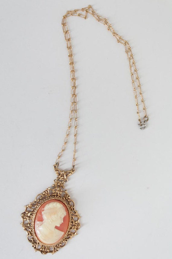 Vintage 70s Necklace / 1970s Long Gold Tone Cameo Necklace