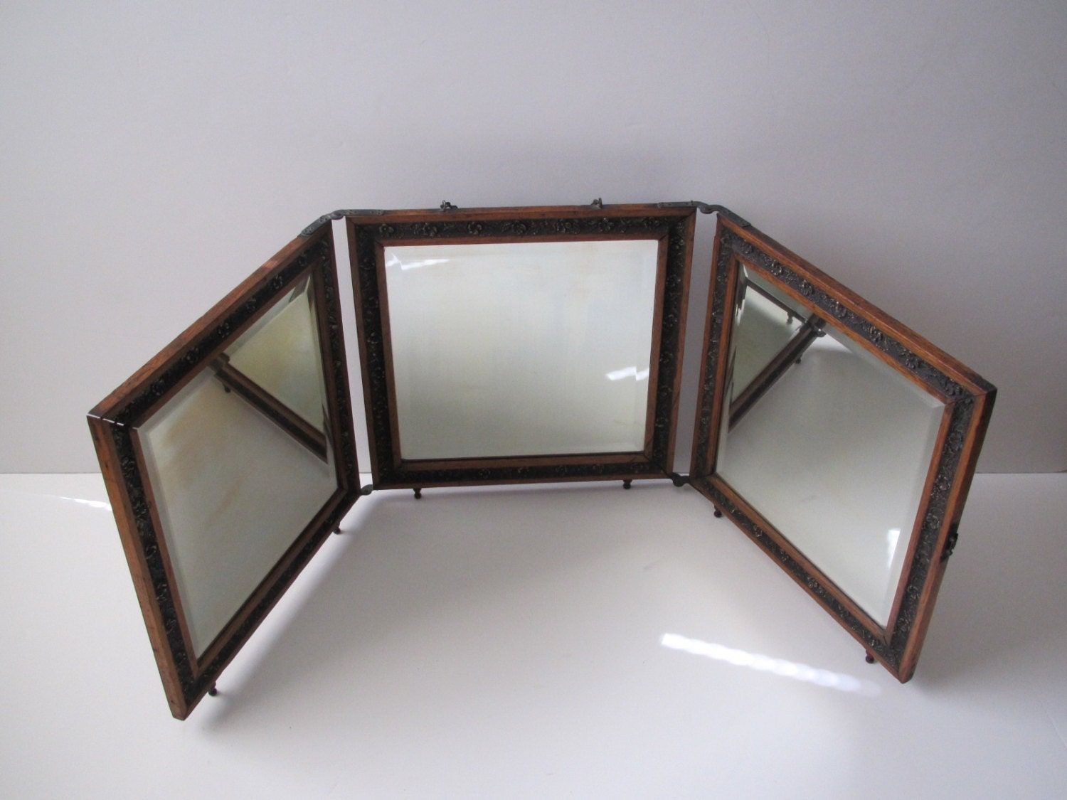 Vintage tripanel mirror/ vanity mirror /folding mirror/ wall