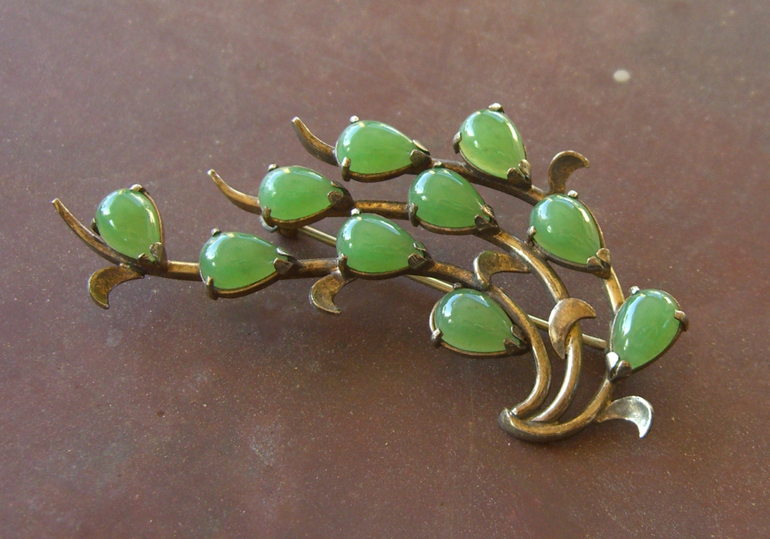 Vintage Jade Brooch Pin Hallmarked JAPAN Gold by BuyVintageJewelry