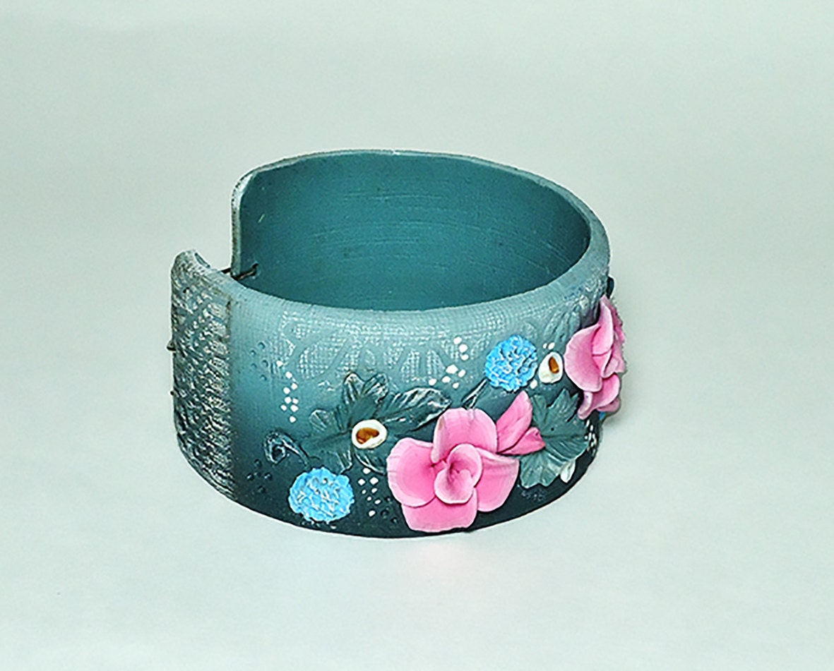 Field Flower bracelet cuff bracelet green pink by JoliefleurDeco